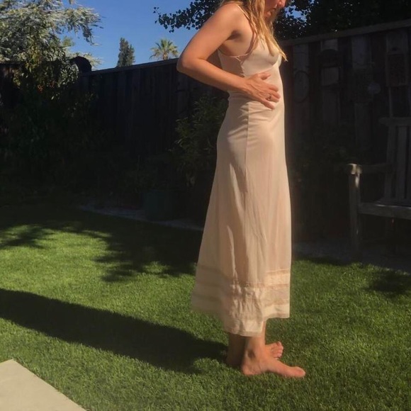 Vintage nude slip with lace detail - Picture 6 of 8